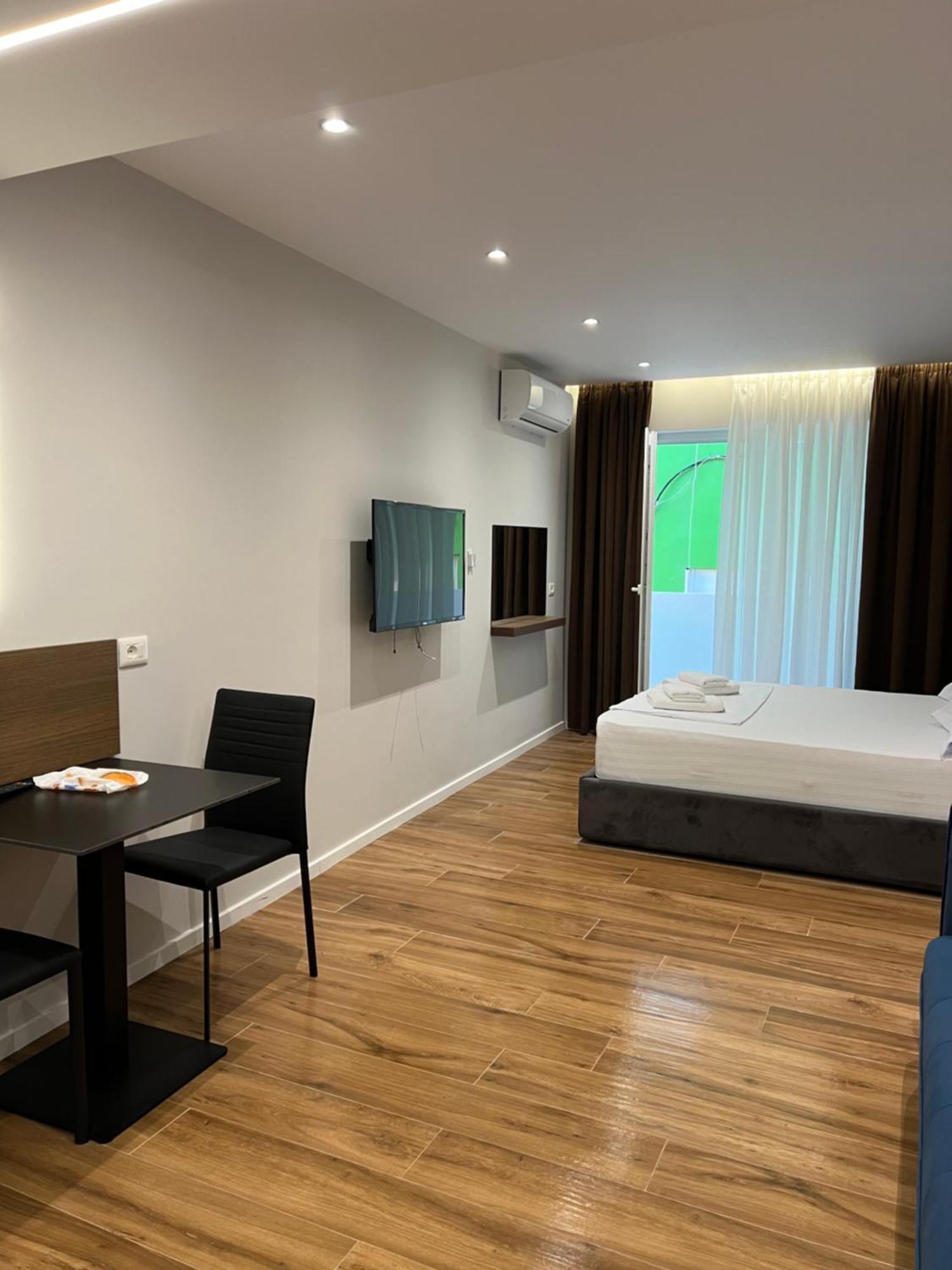 Tirana Central Stay Bagian luar foto