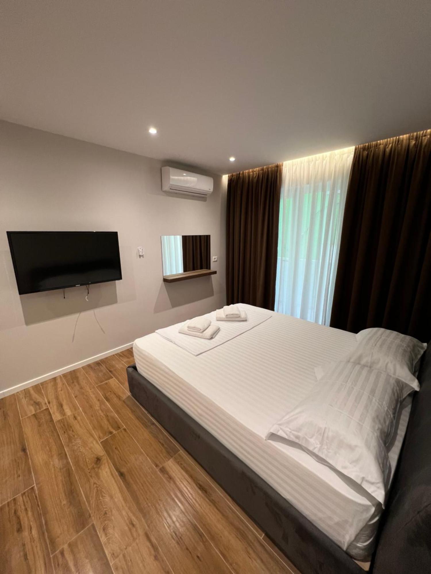 Tirana Central Stay Bagian luar foto