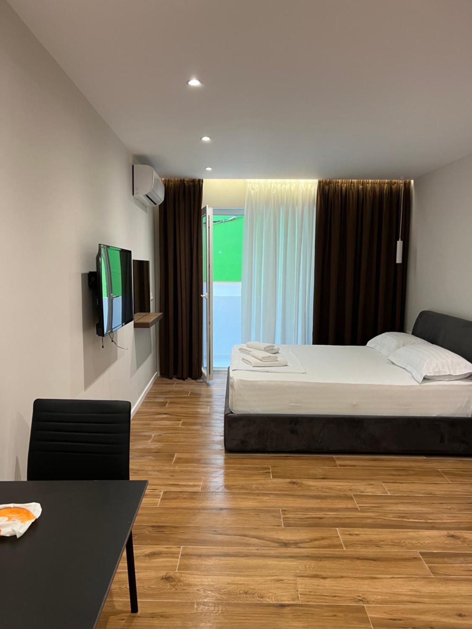 Tirana Central Stay Bagian luar foto