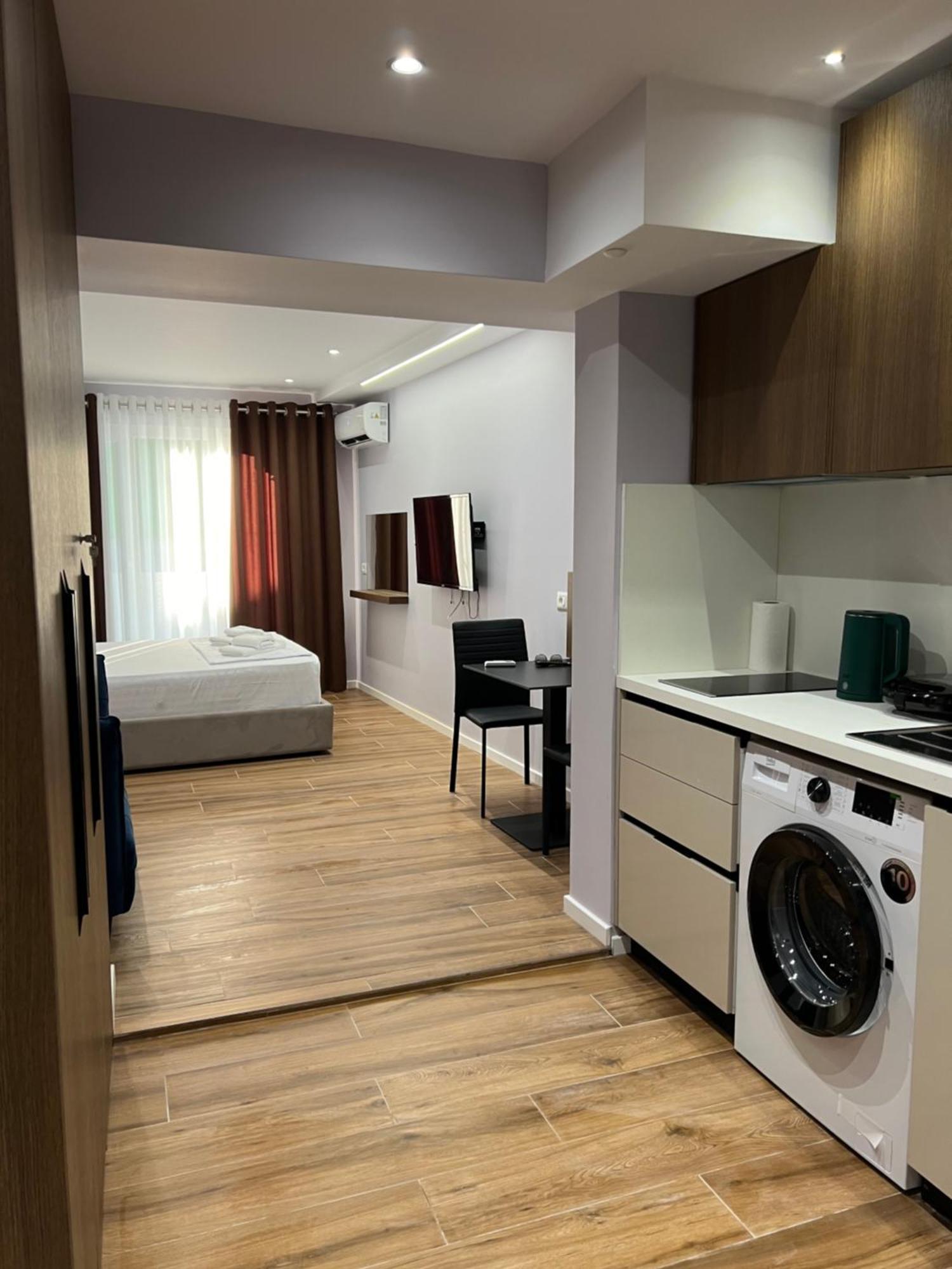 Tirana Central Stay Bagian luar foto
